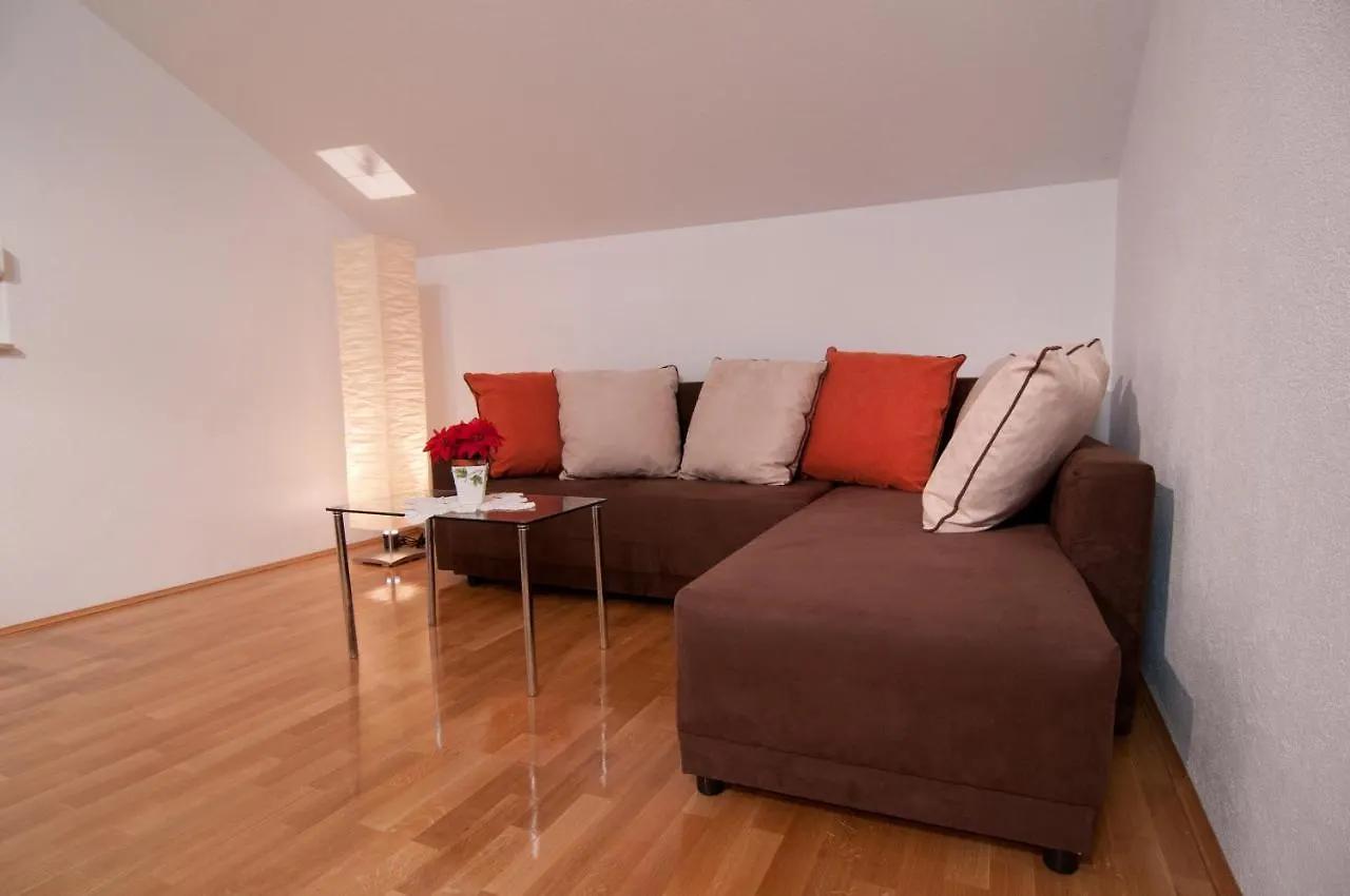 Villa Apartments Joseph Kastela